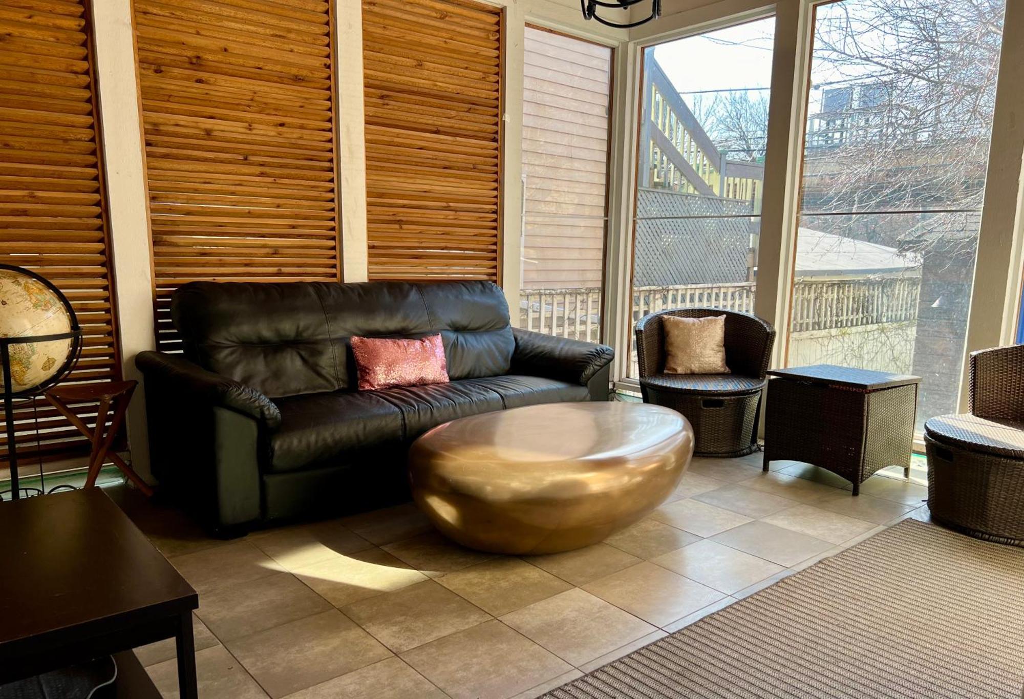 3 Bedroom Spacious Home In Ideal Location W Free Parking Back Yard Pets Welcome Chicago Exterior photo
