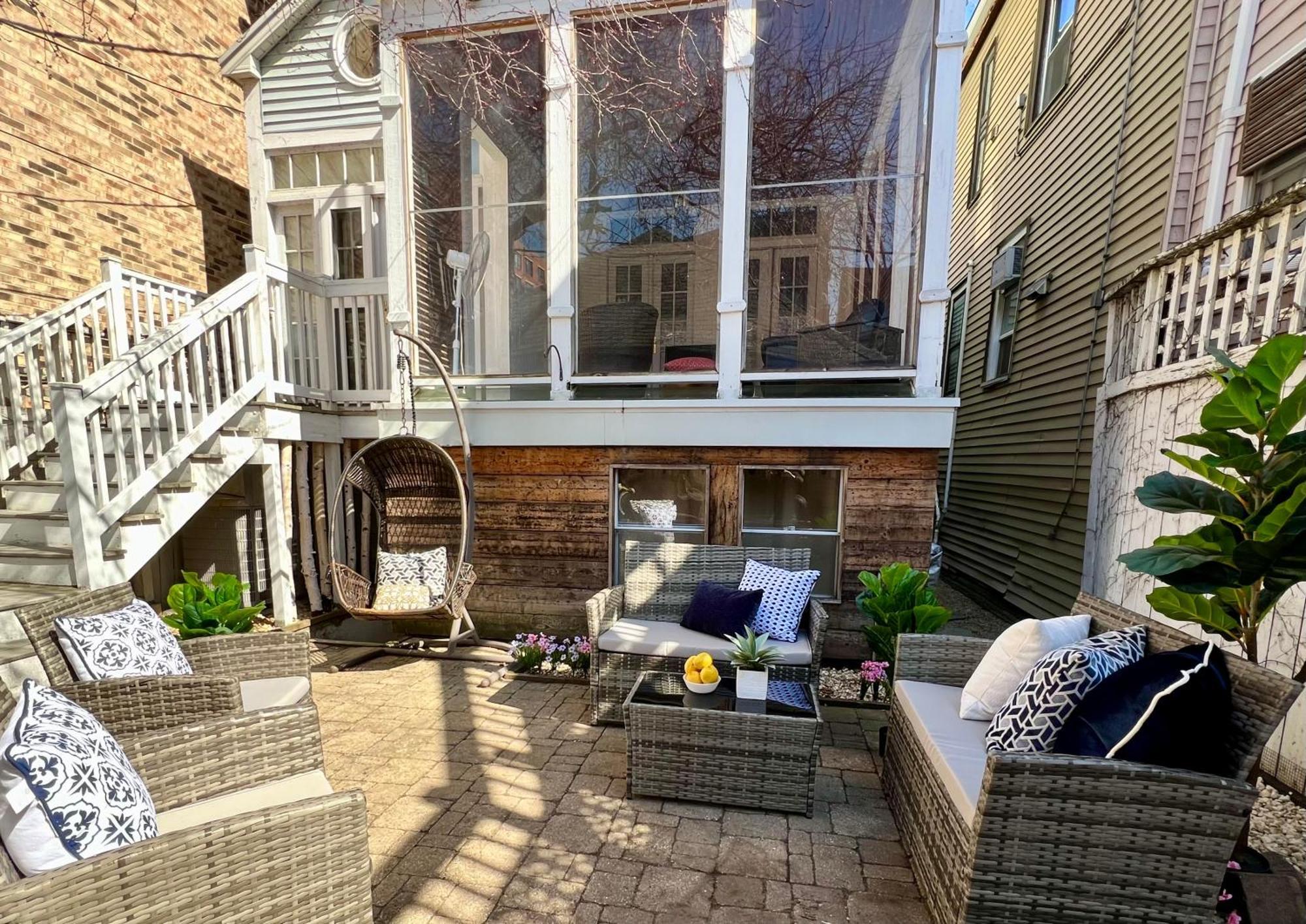 3 Bedroom Spacious Home In Ideal Location W Free Parking Back Yard Pets Welcome Chicago Exterior photo