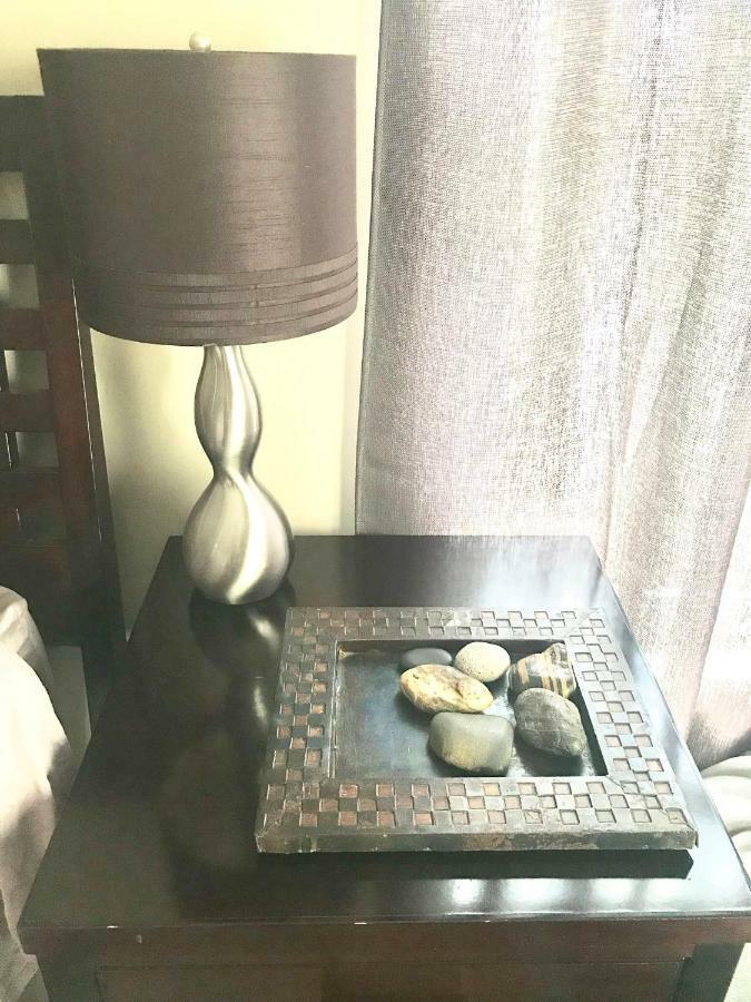 3 Bedroom Spacious Home In Ideal Location W Free Parking Back Yard Pets Welcome Chicago Exterior photo