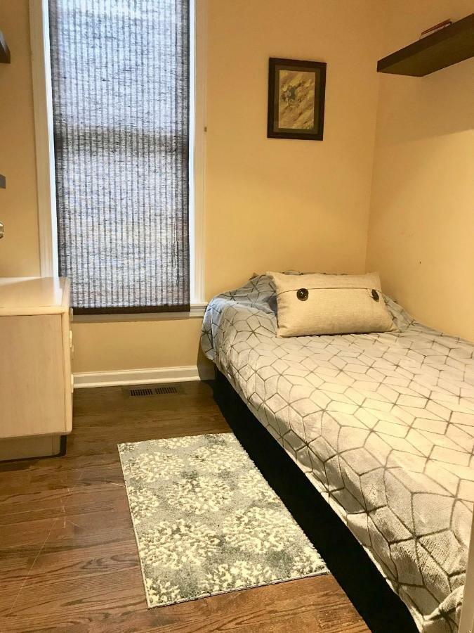 3 Bedroom Spacious Home In Ideal Location W Free Parking Back Yard Pets Welcome Chicago Exterior photo